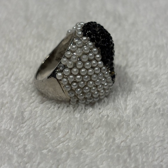 Vintage Statement Pearl & Black Rhinestone Ring - Size 7 - Picture 3 of 17